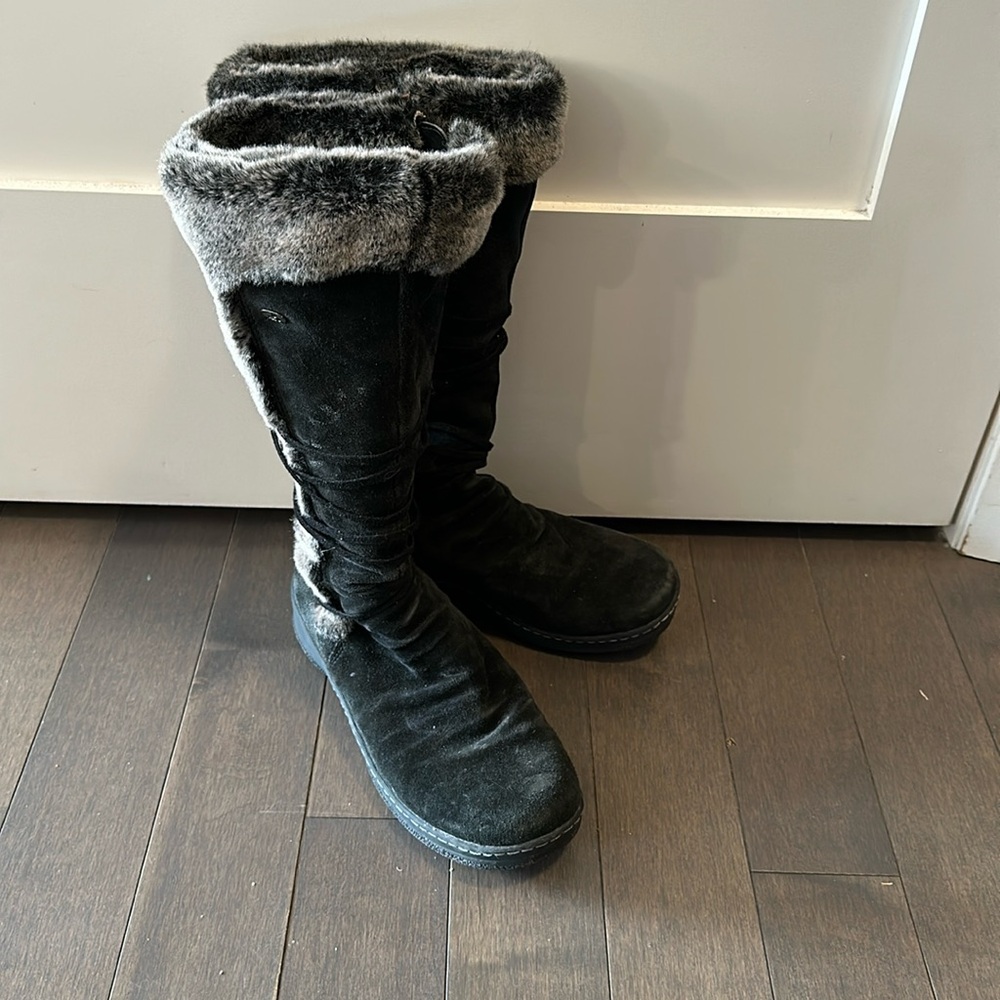 Faux fur lined leather boots. Size 7m. Denver Hayes